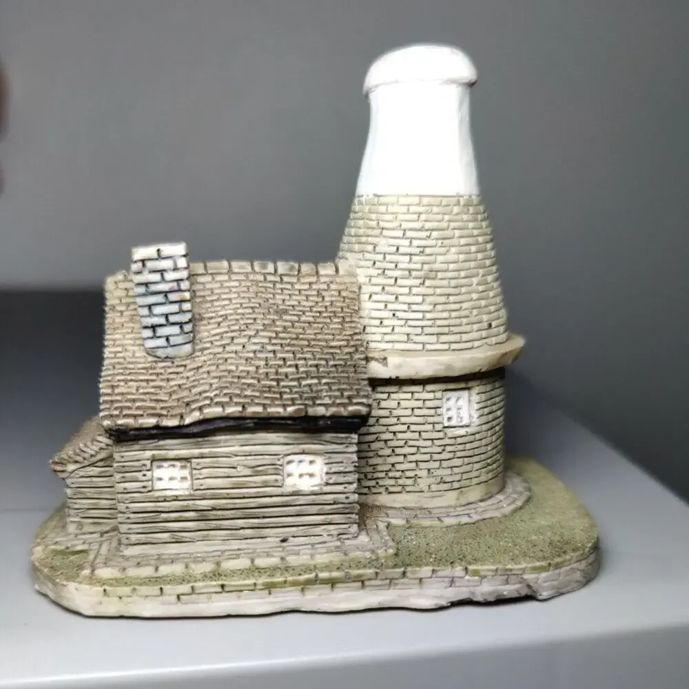 Vintage 'SINGLE OAST' OAST HOUSE BUILDING HAND MADE SCUPLTURE FIGURINE RARE